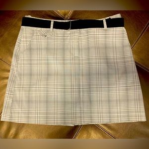 Izod black & white skort with belt.